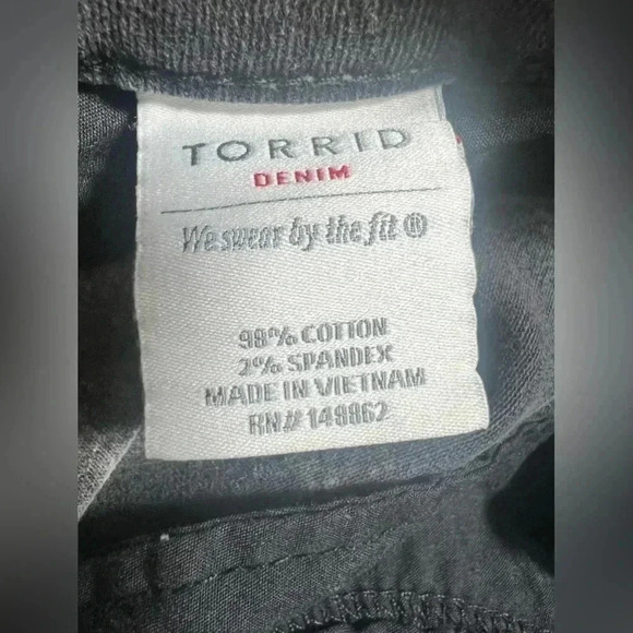 Torrid Distressed bleached black denim shorts size 14 - Picture 4 of 5